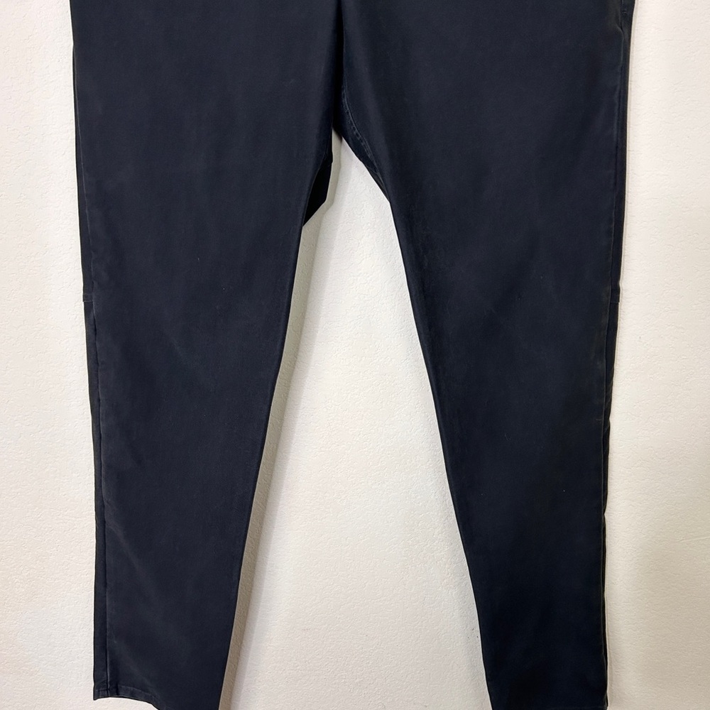 Lululemon Men’s ABC Slim-Fit Pant 36
*Utilitech - Picture 4 of 12